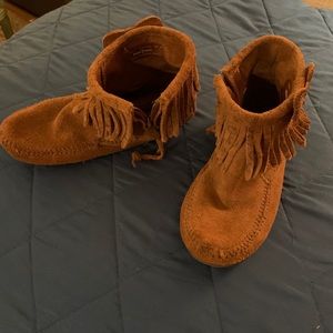 Girls Minnetonka moccasin booties Hello Kitty